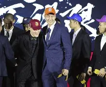 包含赛地聚焦：CBA常规赛清晨热度飙升，山东男篮更衣室发声，引发热议，赛季目标并未改变的词条-九游官方平台